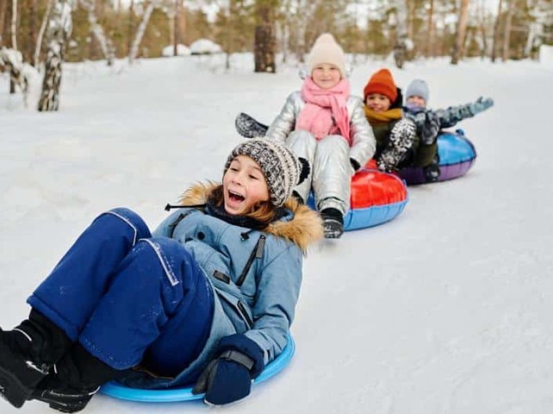 wp-content/uploads/2024/12/cute-excited-boy-in-winterwear-orig-1.jpg