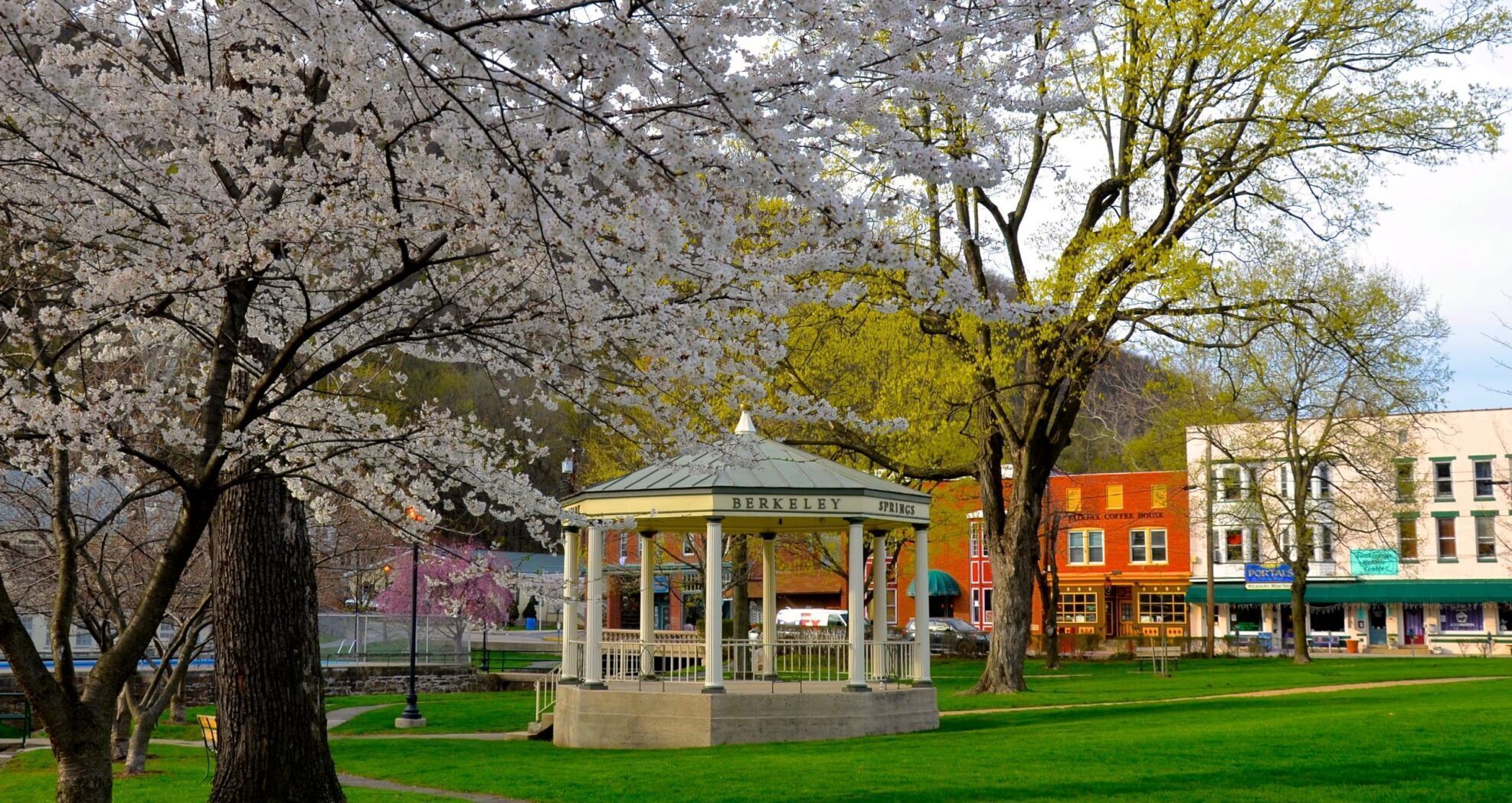 Best Time to Visit Berkeley Springs: Seasonal Highlights & Travel Tips for Every Visitor Featured Image