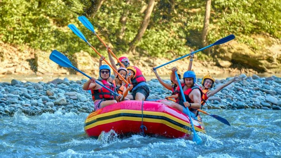 wp-content/uploads/2025/01/team-of-cheerful-travelers-orig-1.jpg