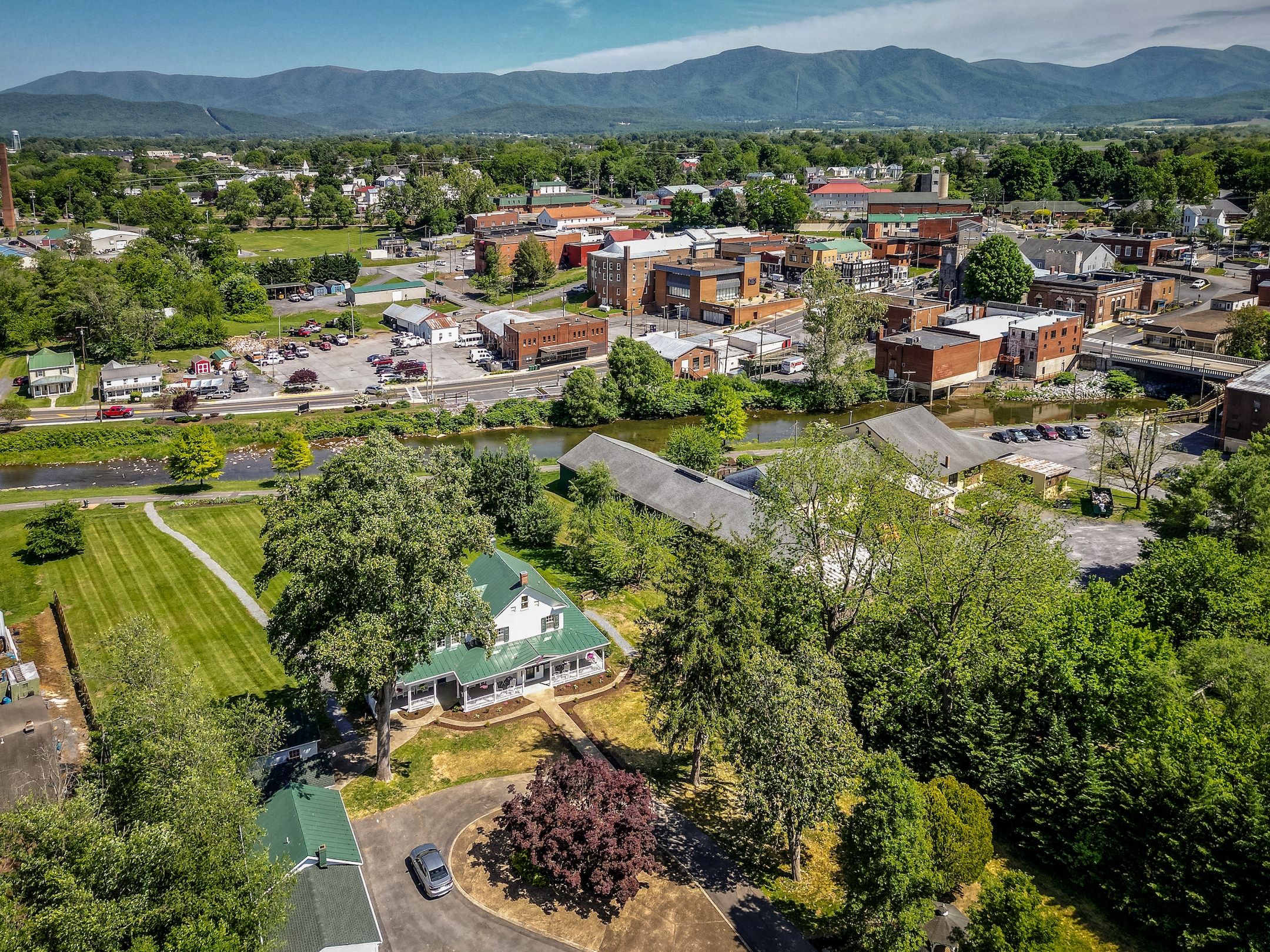 A Visitor’s Guide to Luray, VA: Top Attractions, Dining, and Outdoor Adventures Featured Image