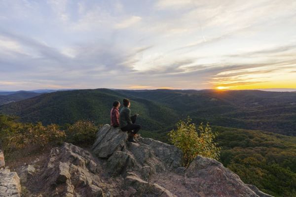 friends watching sunset in the mountains