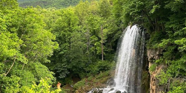 Falling Springs Falls